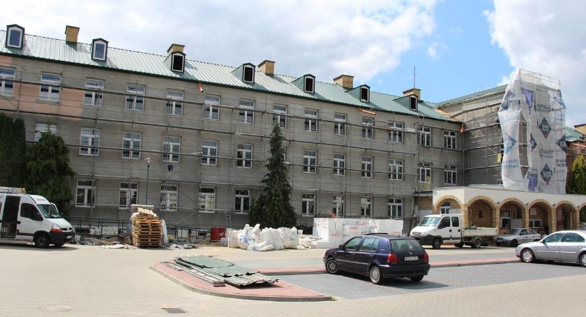 Trwa termomodernizacja największego budynku szkolnego w Zambrowie [foto]