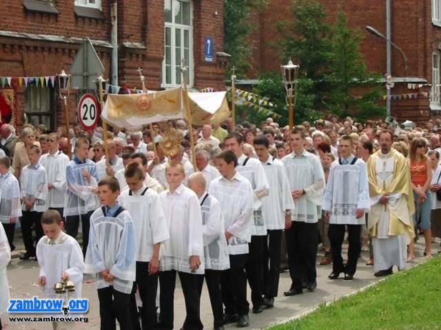 Procesje podczas Bożego Ciała na ulicach Zambrowa