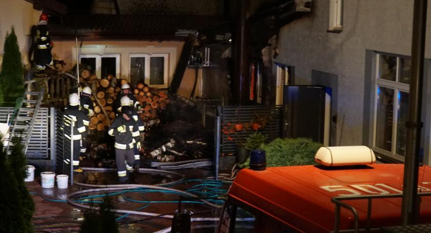 Pożar w Krajewie-Korytkach. Do akcji stanęło 27 strażaków [foto+video]