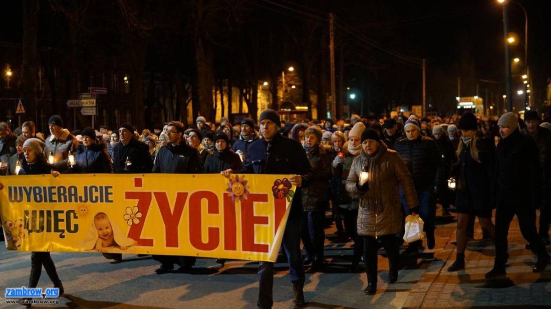 „Wybierajcie więc życie!” Marsz Światła przeszedł ulicami Zambrowa [foto]