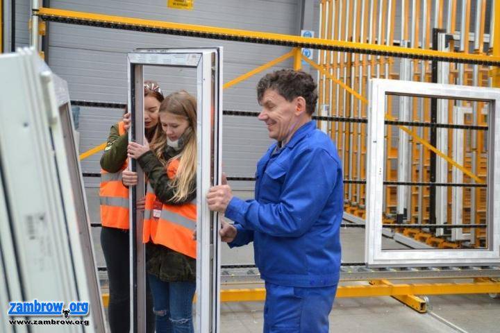 Uczniowie ZSA poznawali tajniki produkcji okien
