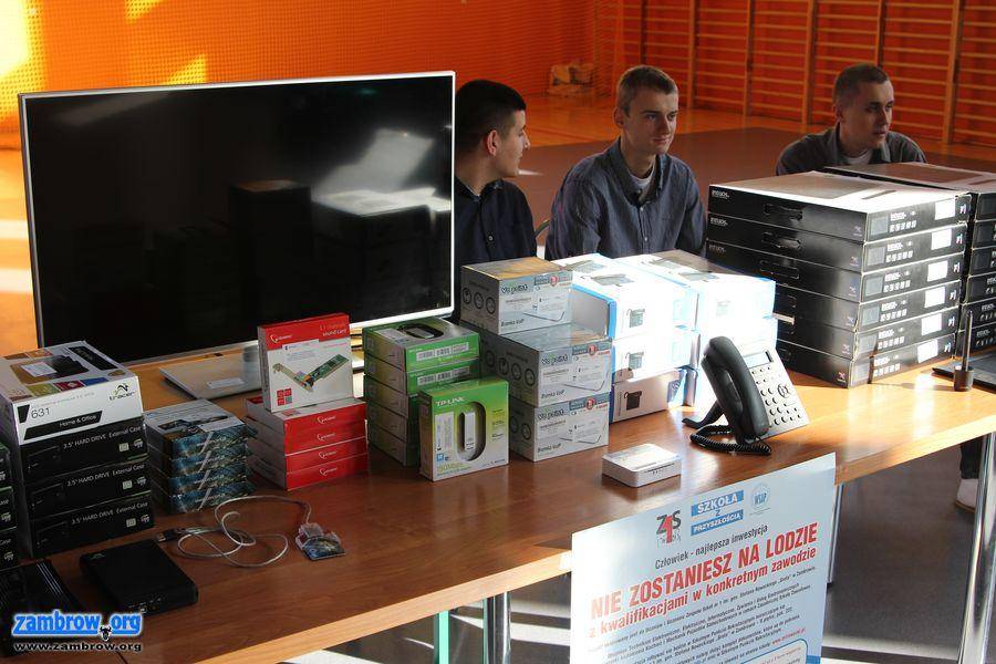 Sprzęt za ponad 200 tys. zł trafił do ZS1. Wszystko w ramach unijnego projektu [foto]