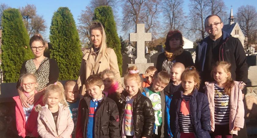 Przedszkolaki uczciły pamięć zmarłych