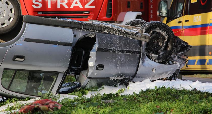 Trzy osoby przewiezione do szpitala. Wypadek na DK63 [foto + aktualizacja]