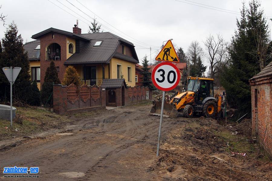 Mieszkańcy ul. Nadrzecznej doczekają się drogi [foto]