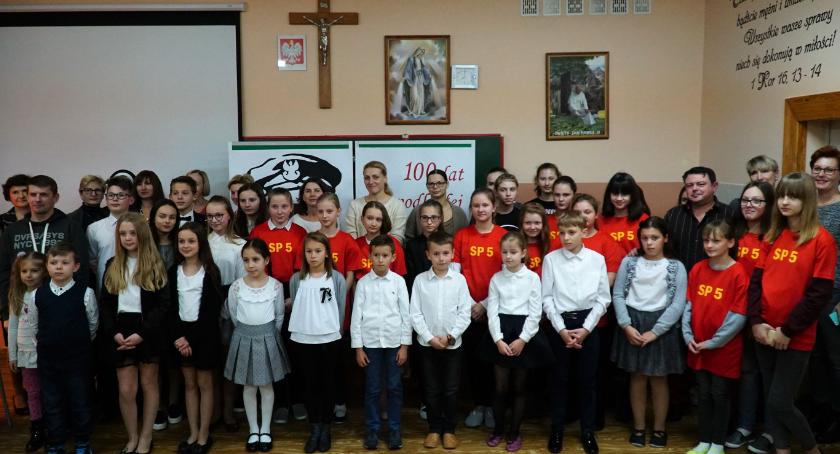 Wieczornica dla Niepodległej w SP5 [foto]
