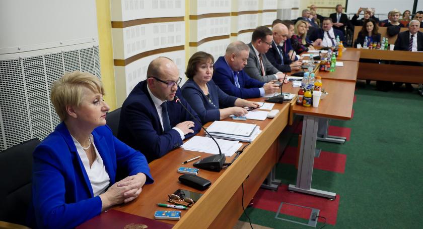 PiS chciał odwołać przewodniczącego Sejmiku. Radni KO i PSL opuścili salę