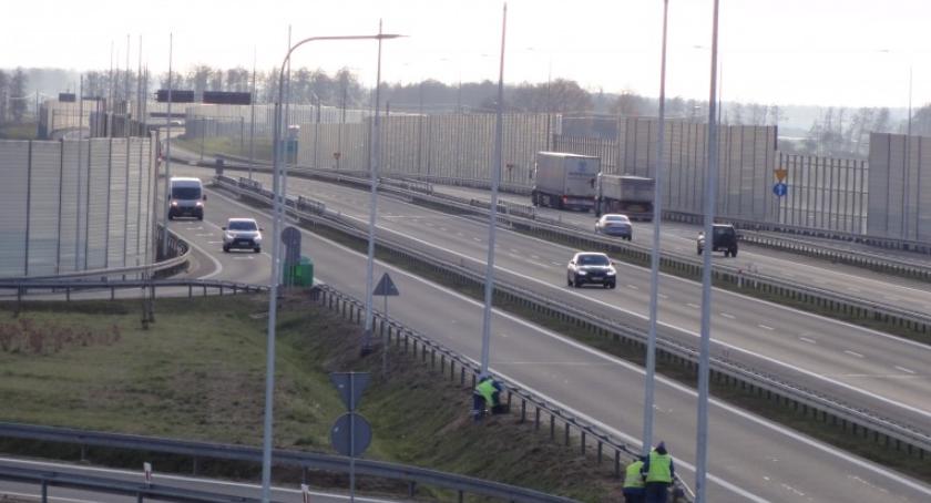 Kończą montaż oświetlenia. Na dwóch węzłach obwodnicy Zambrowa ma być bezpieczniej