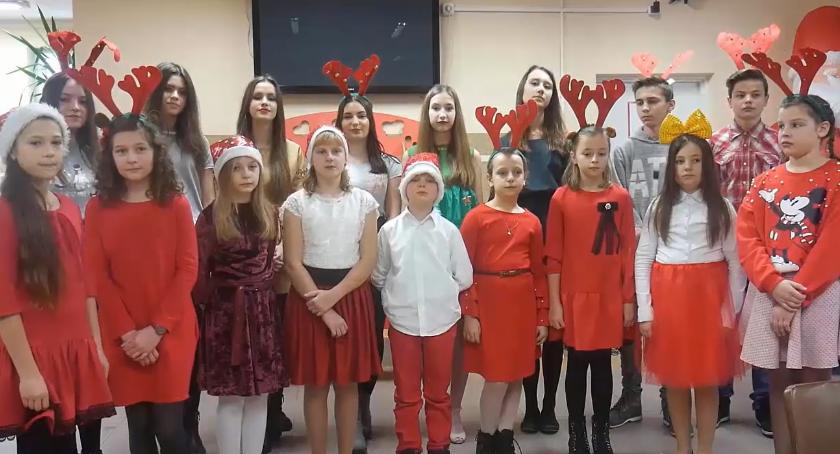 Życzenia świąteczne od grup teatralnych Smerfy i Awangarda [video]