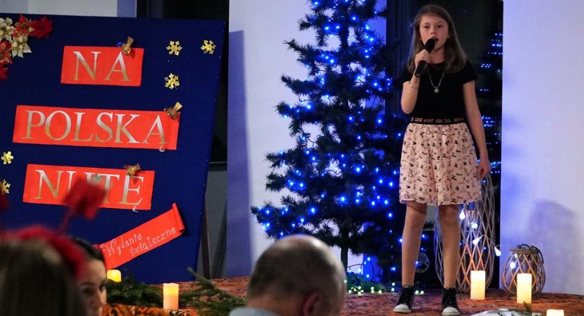 Świąteczne piosenki rozbrzmiały w Szumowie [foto + video]