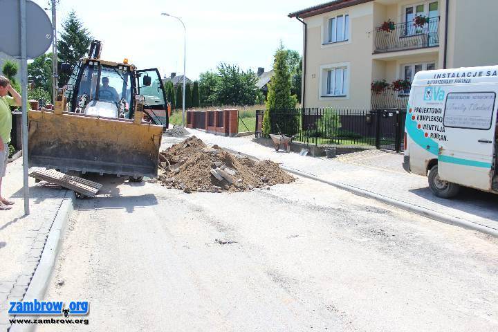 Remontują ul. Poświątne i budują Poligonową
