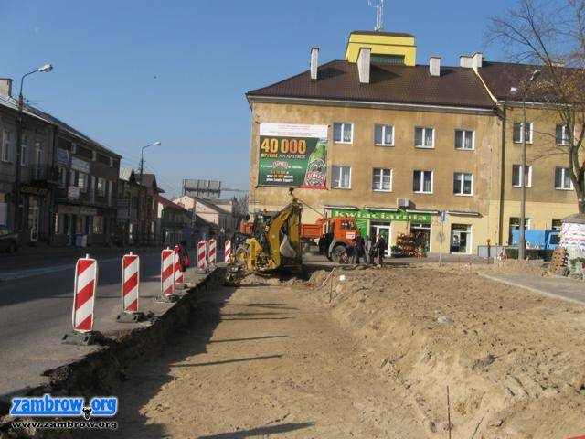 Przebudowa skrzyżowania Łomżyńskiej z Ostrowską – kosztem 1 parkingu