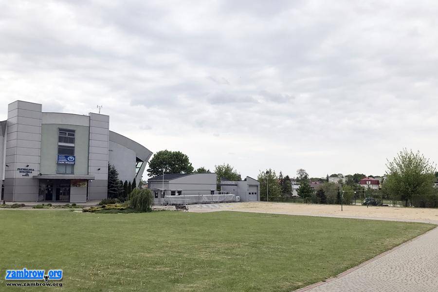 Można korzystać z boiska do siatkówki plażowej [foto]