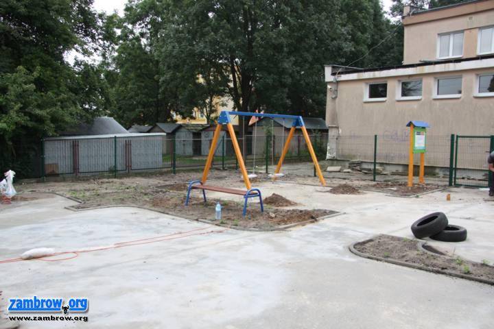 Trzecia podstawówka w Zambrowie ma plac zabaw