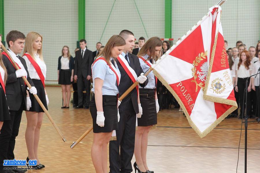 Uczniowie oddali cześć ofiarom mordu katyńskiego oraz katastrofy smoleńskiej [foto]