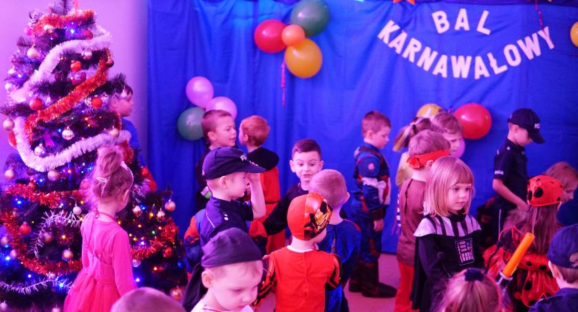 Dzieci z gminy Zambrów bawiły się na balu karnawałowym [foto]