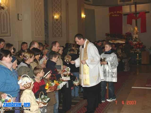 Święcenie pokarmów w parafiach w Zambrowie