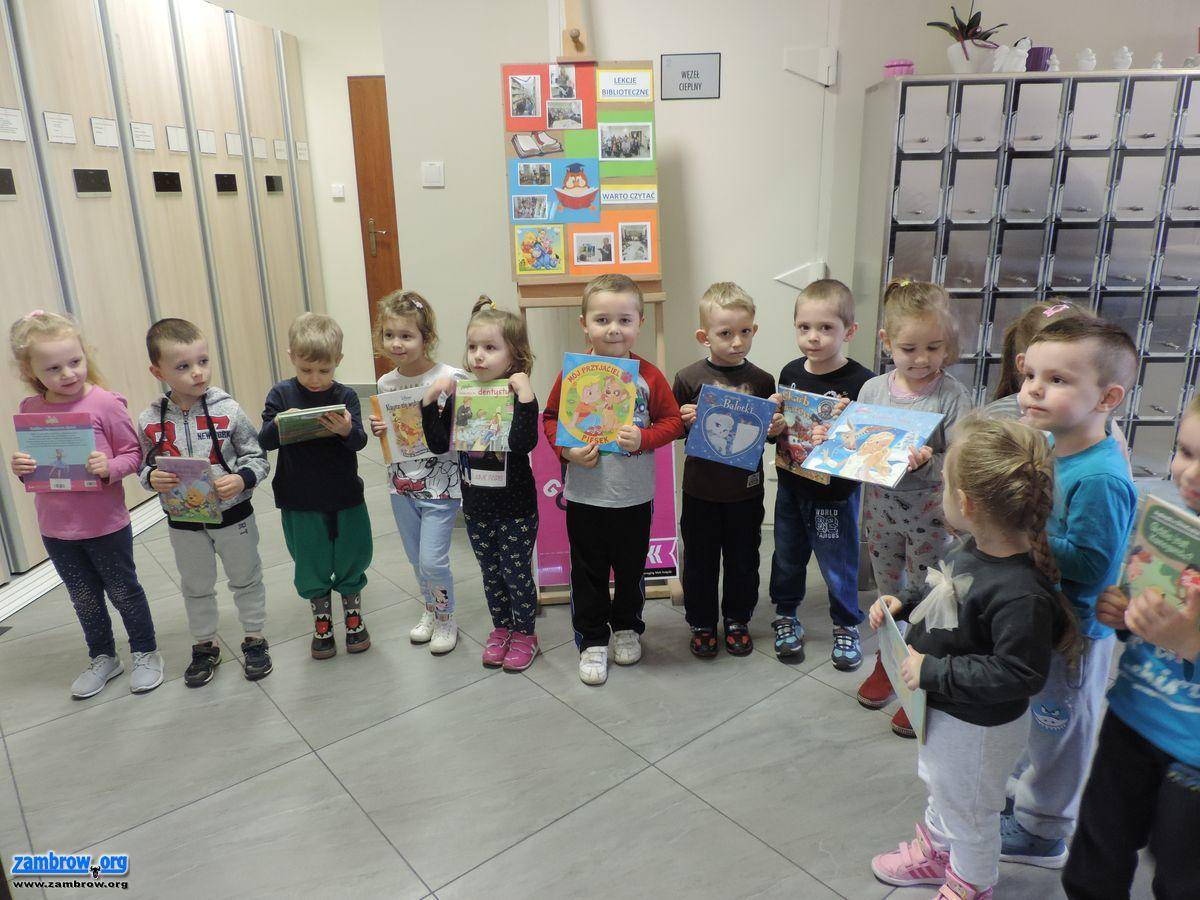 Przedszkolaki z MP3 z wizytą w bibliotece