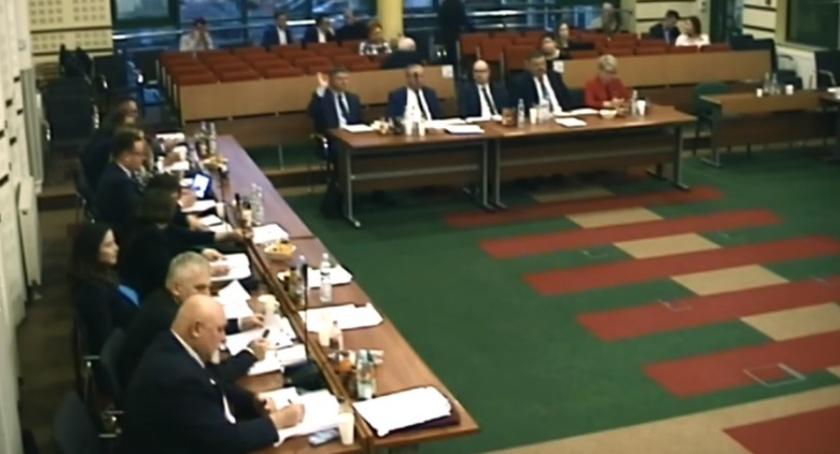 Na fotelu marszałka bez zmian. Przewodniczący sejmiku odwołany
