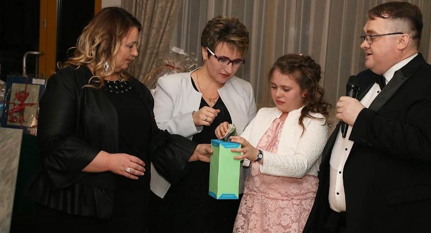 Bal charytatywny dla Moniki dał dużo dobrej energii i sporo pieniędzy [foto]
