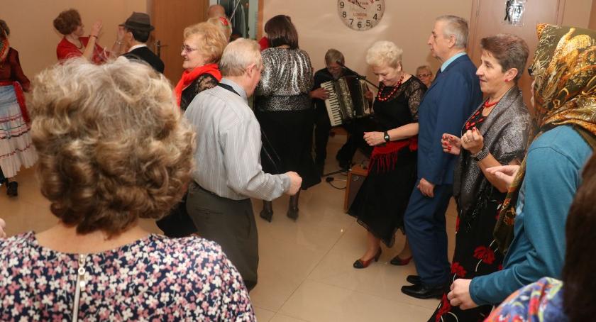 Karnawałowy Dzień Kobiet w Kole Związku Niewidomych w Zambrowie [foto+video]