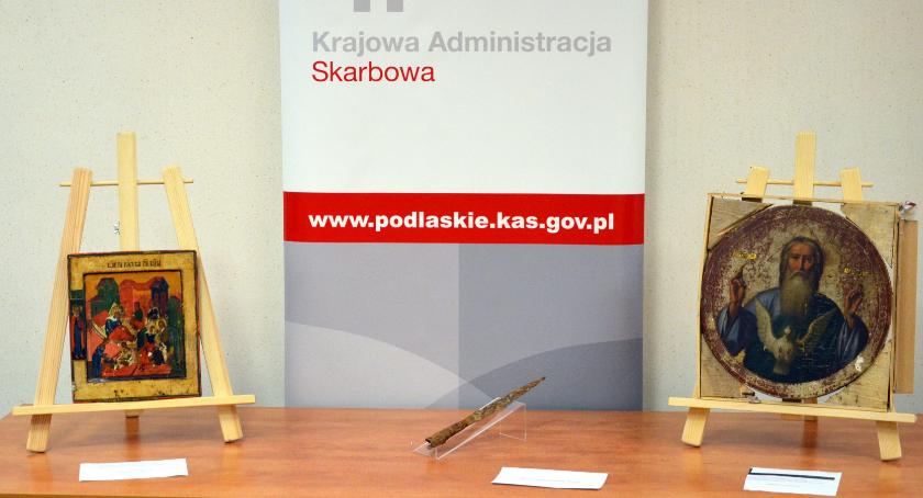 Z granicy do muzeum. Podlaska KAS przekazała trzy zabytki