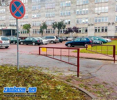 Szlaban przed byłym Urzędem Wojewódzkim w Łomży