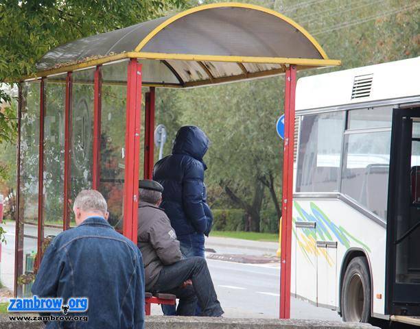Wandale niszczą wiaty przystankowe