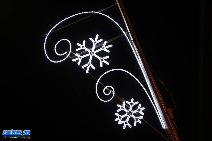 Montują ozdoby świąteczne [foto]