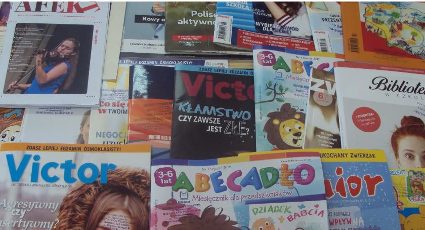Czytasz prasę? Nie kupuj – wypożycz. Biblioteka zaprasza w swoje progi