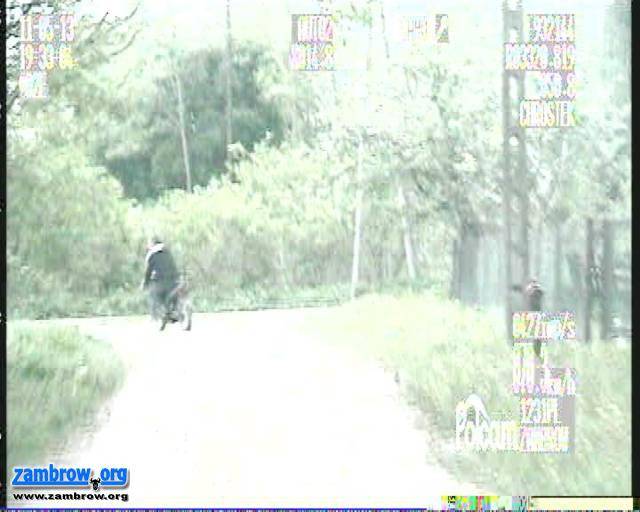 Najpierw na motocyklu, później pieszo uciekał przed policjantami 