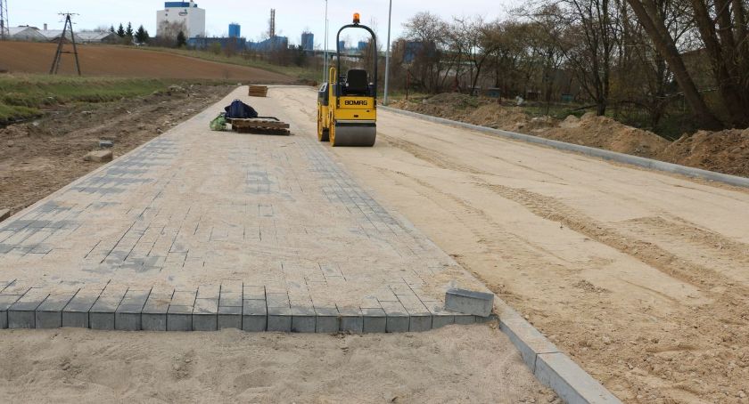 Wznowili budowę drogi wzdłuż rzeki Jabłonki [foto]