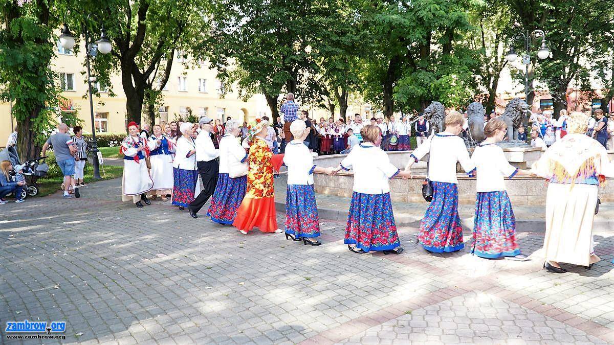 Kapele ludowe zagrały w Zambrowie [foto + video]