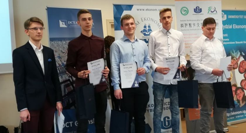 Uczeń „Czerwoniaka” finalistą III Ogólnopolskiej Olimpiady Spedycyjno-Logistycznej i zdobywcą indeksu Uniwersytetu Gdańskiego