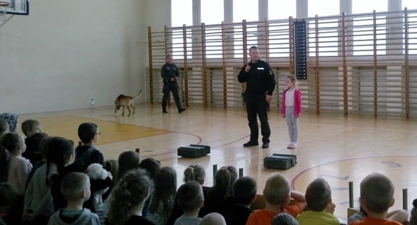 Funkcjonariusze służby więziennej w Miejskim Przedszkolu nr 5