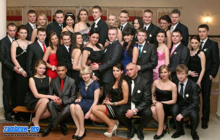 Studniówka w ZS1 2012. Zdjęcia grupowe.