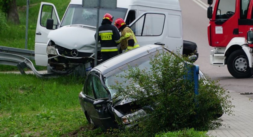 Wypadek na Łomżyńskiej. 3 osoby w szpitalu [aktualizacja]