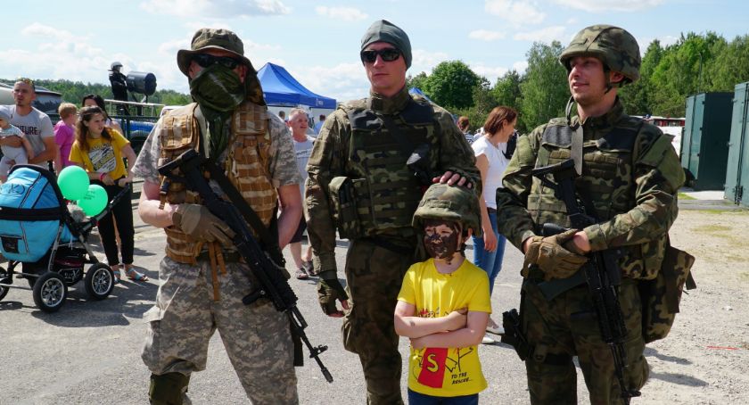 Dzieci świętowały na poligonie GROM [foto+video]