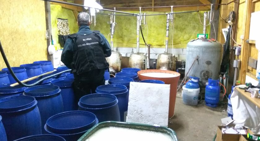 Rekordowo dużą bimbrownię rozbiła podlaska KAS