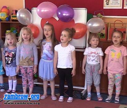 Dziś Dzień Matki – przedszkolaki składają życzenia [video]