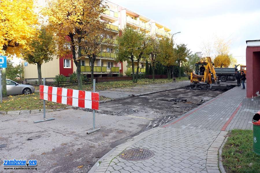 Utrudnienia przy ul. Papieża Jana Pawła II. ZSM remontuje drogę osiedlową [foto]