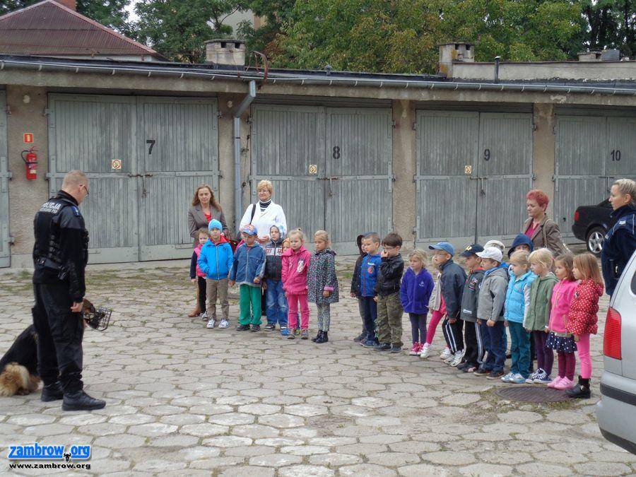 Przedszkolaki z wizytą w zambrowskiej komendzie