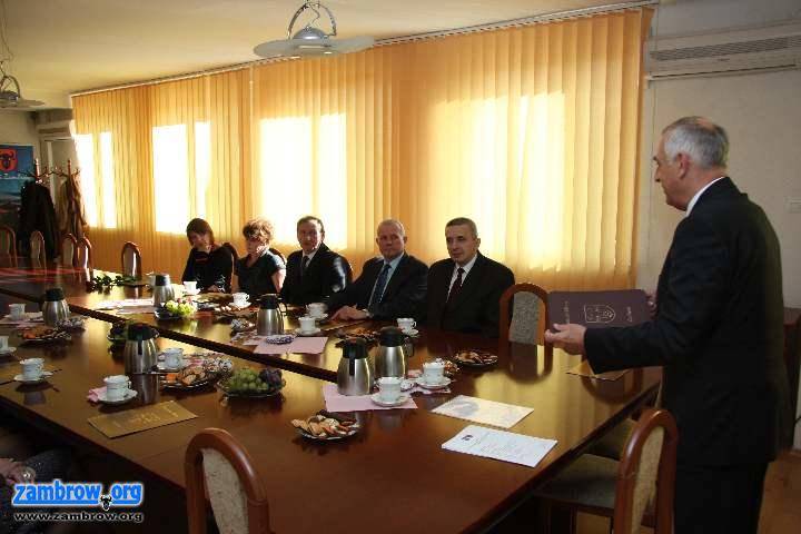 Dyrektorzy i nauczyciele szkół miejskich i przedszkoli nagrodzeni