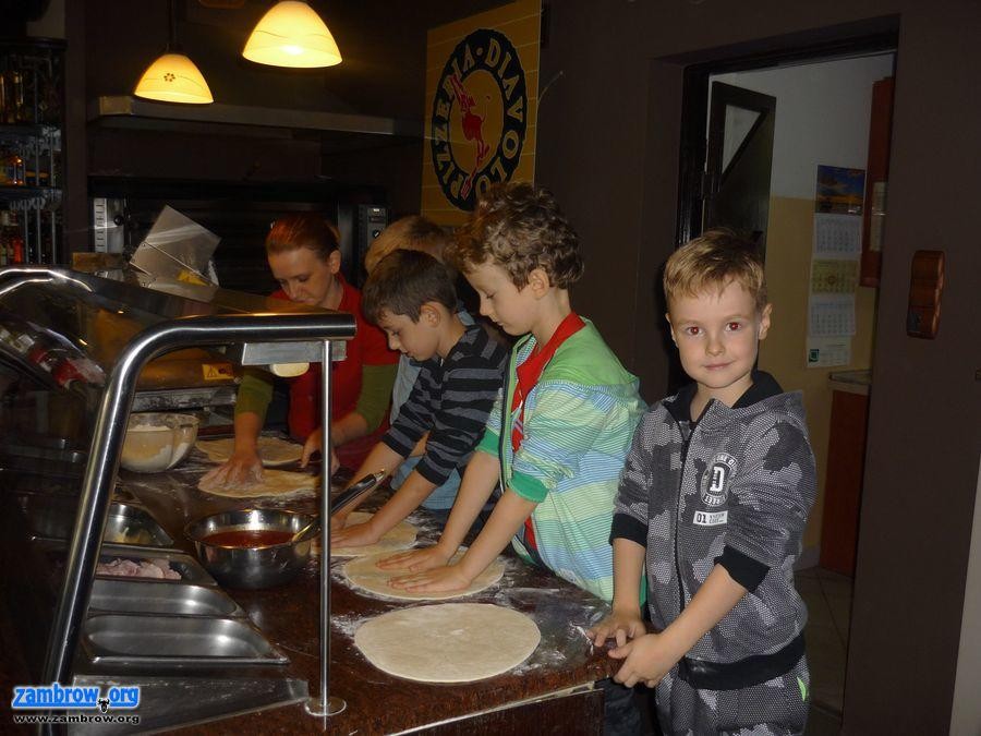 Przedszkolaki z wizytą w pizzerii
