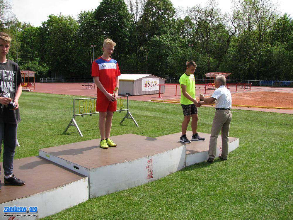 Chłopcy z SP4 awansowali do ogólnopolskiego finału w czwórboju lekkoatletycznym!