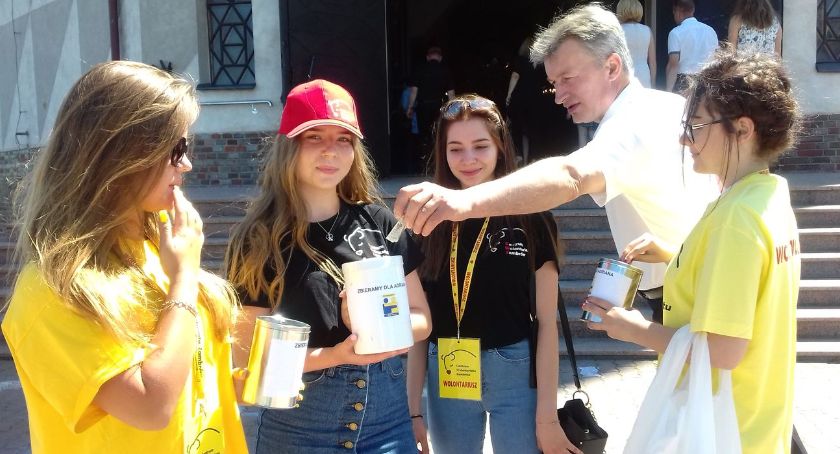 Zambrowianie nie żałowali grosza na leczenie 15-letniego Adriana [foto]