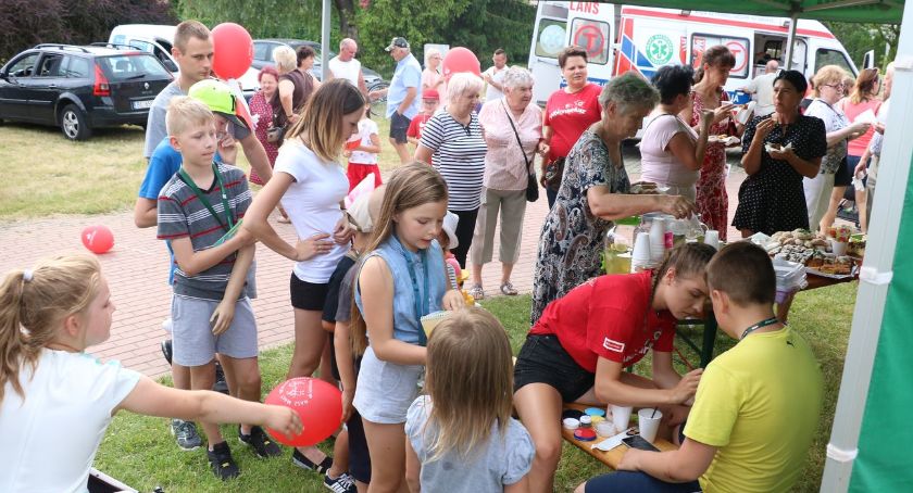 Piknik patriotyczno-rodzinny nad zalewem miejskim [foto]