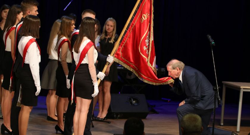 Pożegnanie z gimnazjalistami i z gimnazjum [foto]