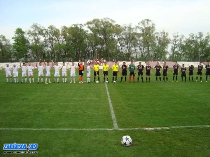 Remis Olimpii Zambrów w derbowym meczu z ŁKS Łomża [foto, tabela]