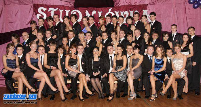 Studniówka w ZSO 2011. Zdjęcia grupowe.